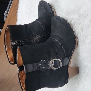 Earthies Black Suede Ankle Booties